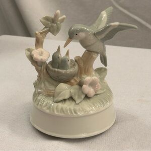 Vintage Arnart Hummingbird Nest Music Figurine. Works! Song Is Memory.